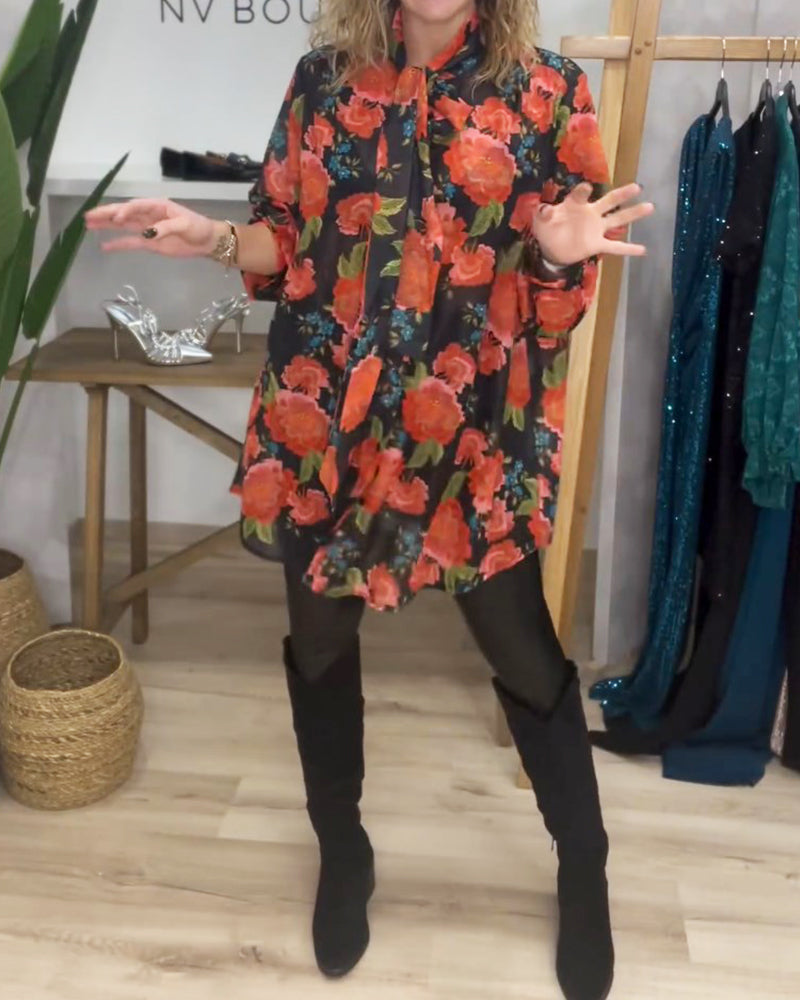 Lang blomsterbluse i løs pasform