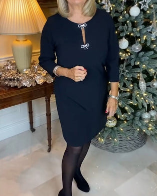 Enkel ensfarvet kjole med spændelukning