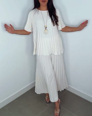 Ribmønstret to-delt sæt | Hvide bukser og bluse