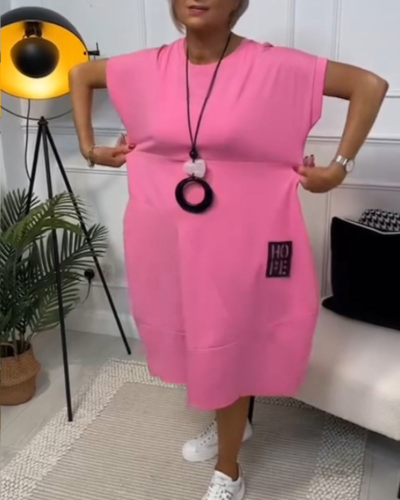 Sort kortærmet kjole med 'HOPE' motiv