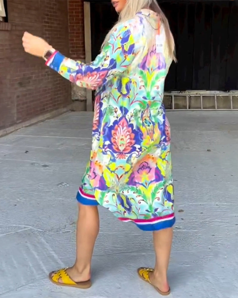 Mønstret kjole i løs pasform med V-hals