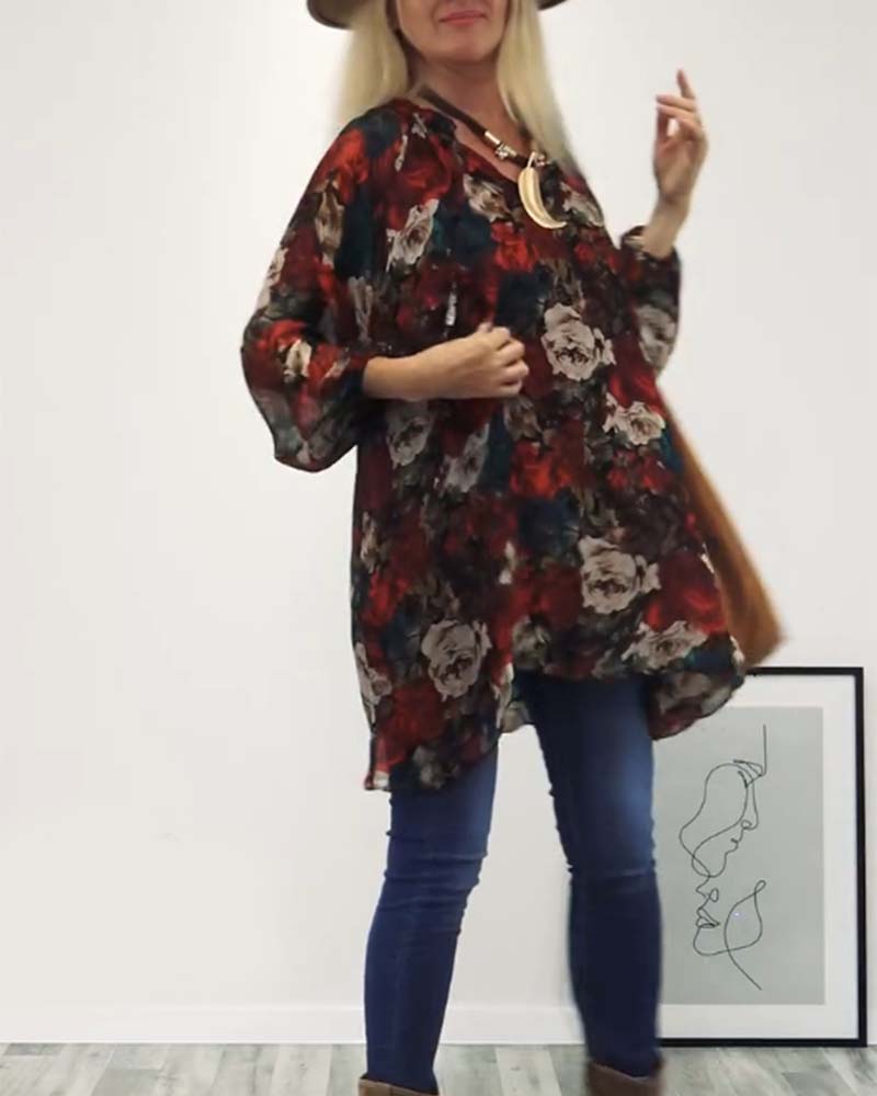 Stilfuld løs off-shoulder blomsterbluse