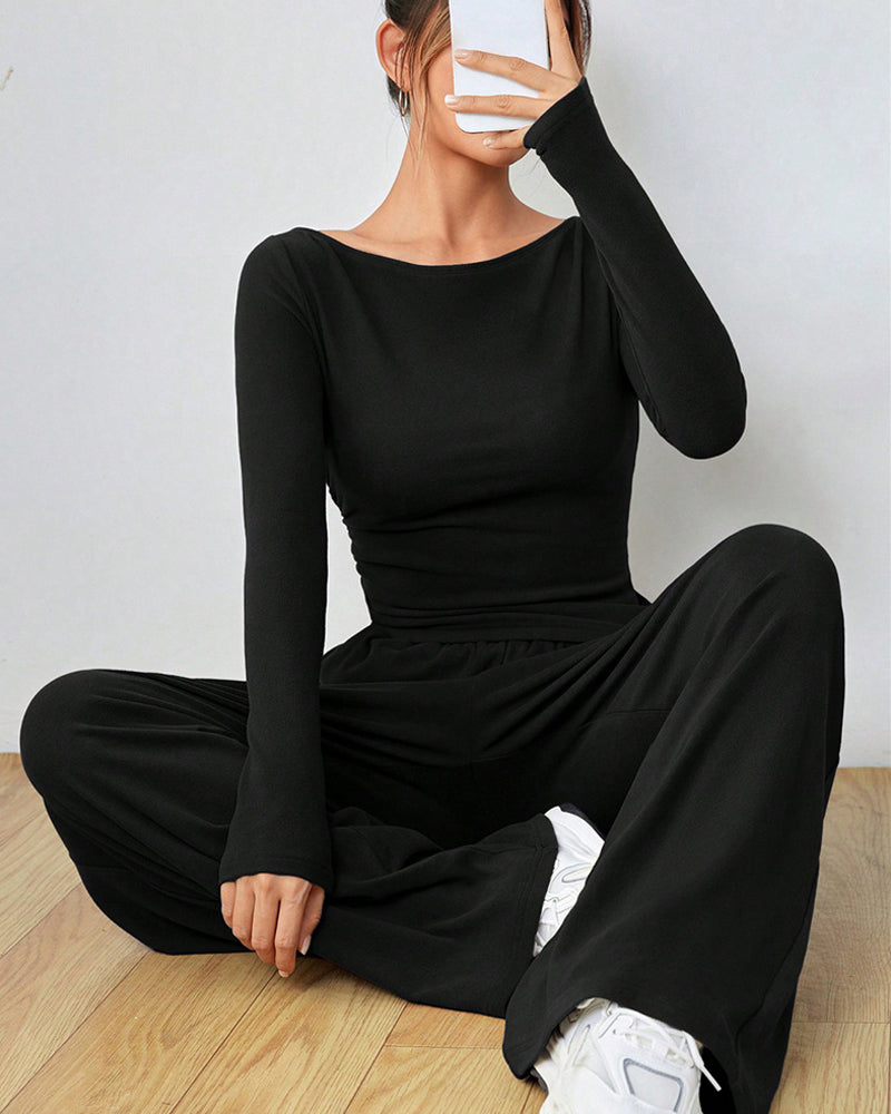 Todelt sæt - ensfarvet top og bukser med brede ben