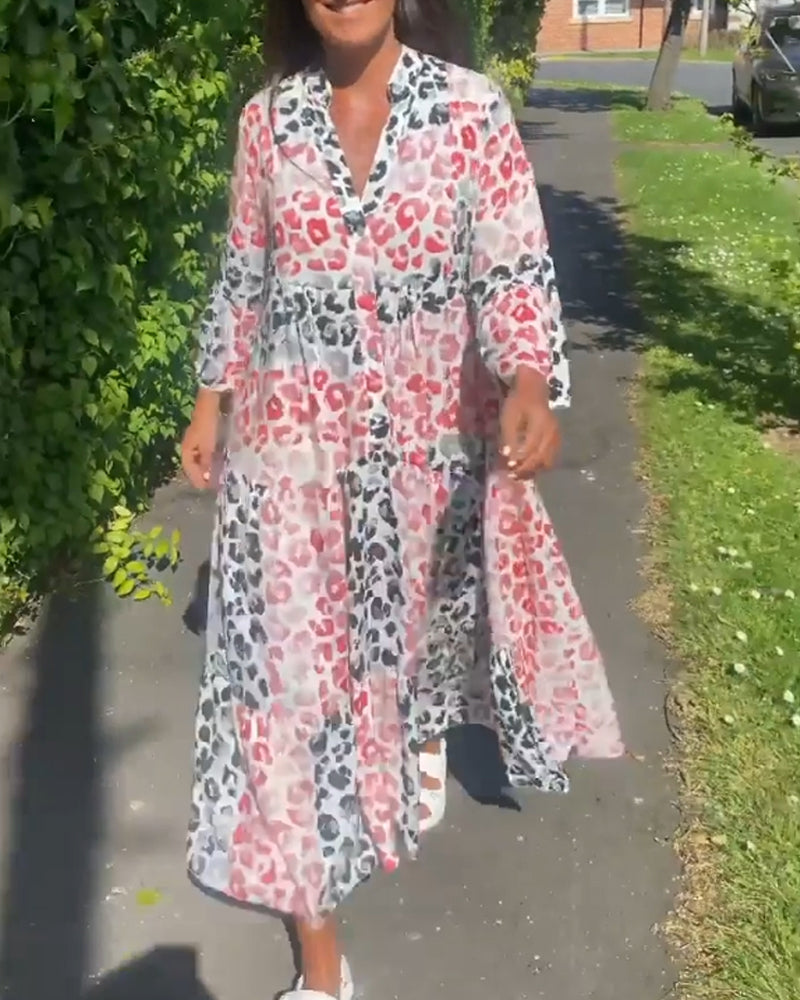 V-halset kjole med flæser og print