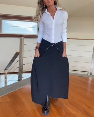 Stilfuld mørk nederdel med lynlåslommer