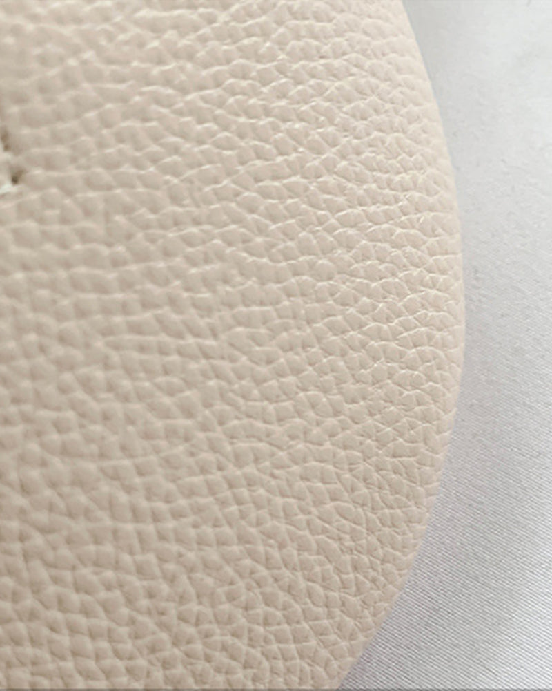 Skuldertaske med lynlås og mønstrede stropper