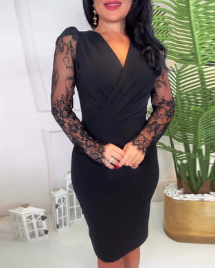 Slim fit kjole med mønstrede, gennemsigtige ærmer