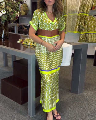 Lang kjole med V-udskæring og kontrastprint