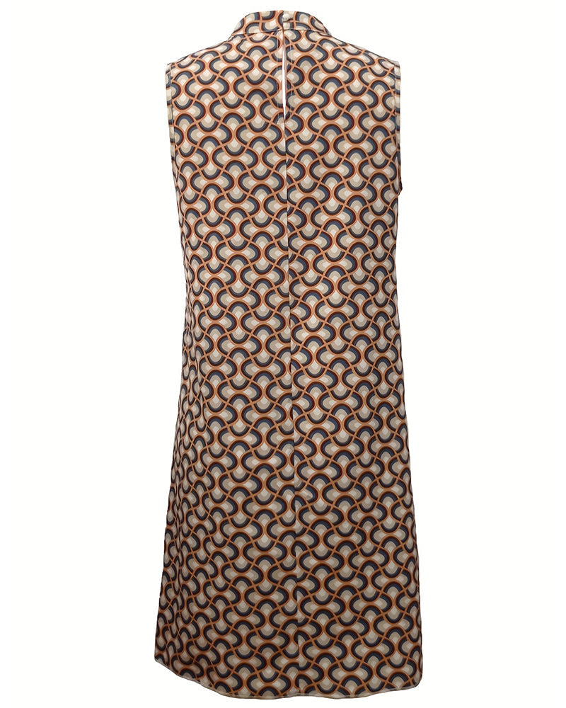 Elegantmønstret kjole uden ærmer med ståkrave