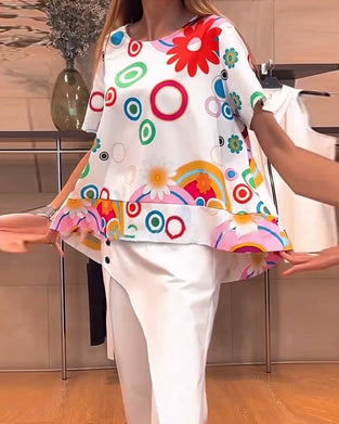 Kortærmet afslappet top med farverigt print