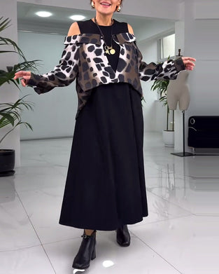 Afslappet kjole med leopardprint og bare skuldre