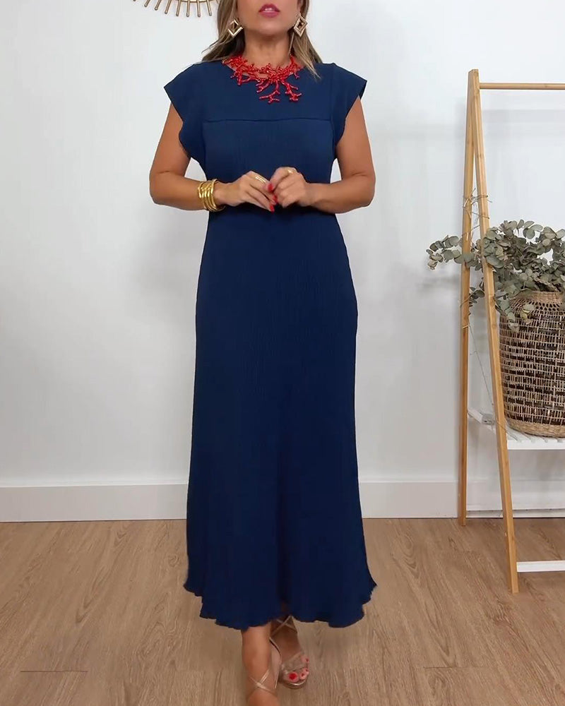 Plisseret ensfarvet kjole uden ærmer