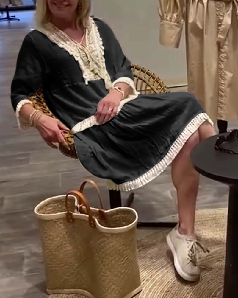 Blondekjole med frynser og flæser