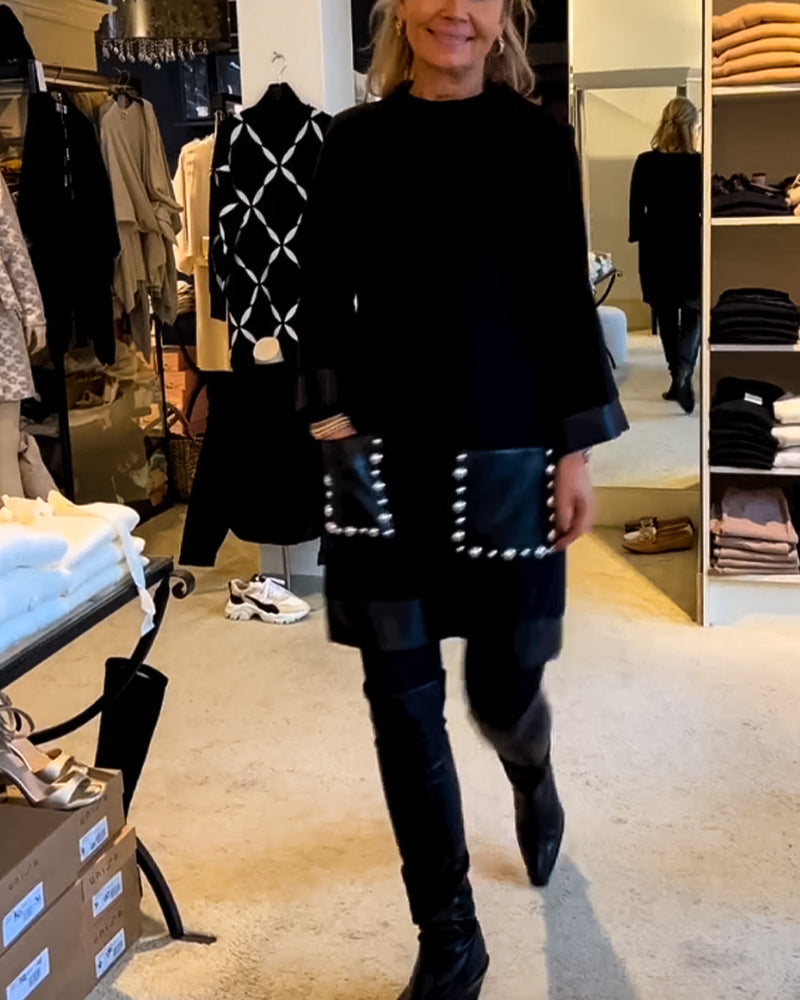 Afslappet kjole med rund hals og lommer