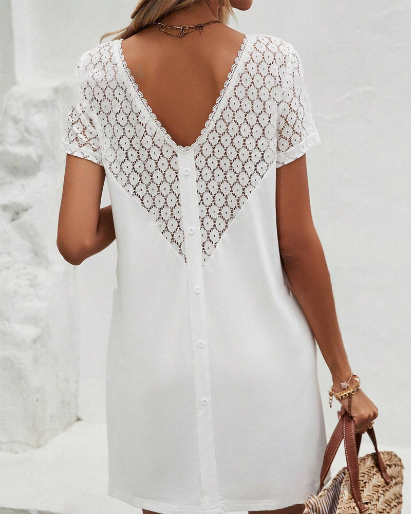 Patchwork-kjole med rund hals og V-formet ryg