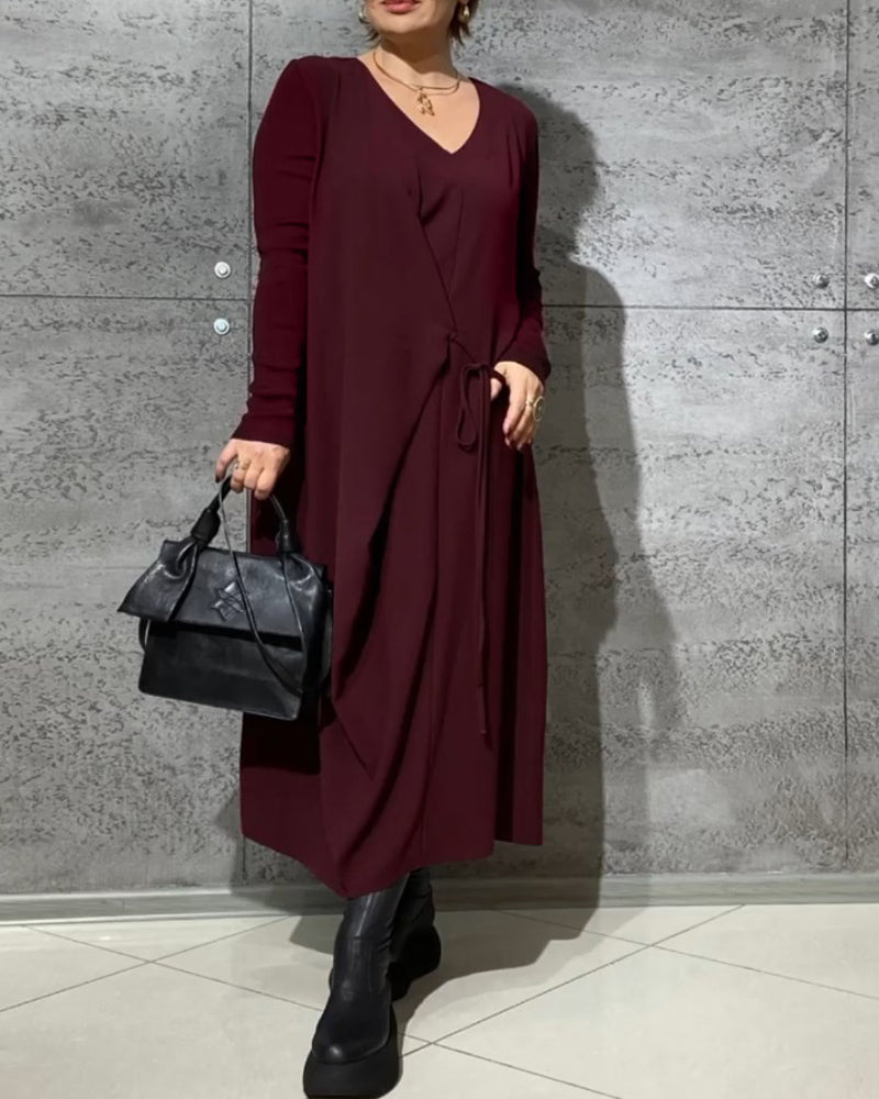 Ensfarvet kjole med bindestropper