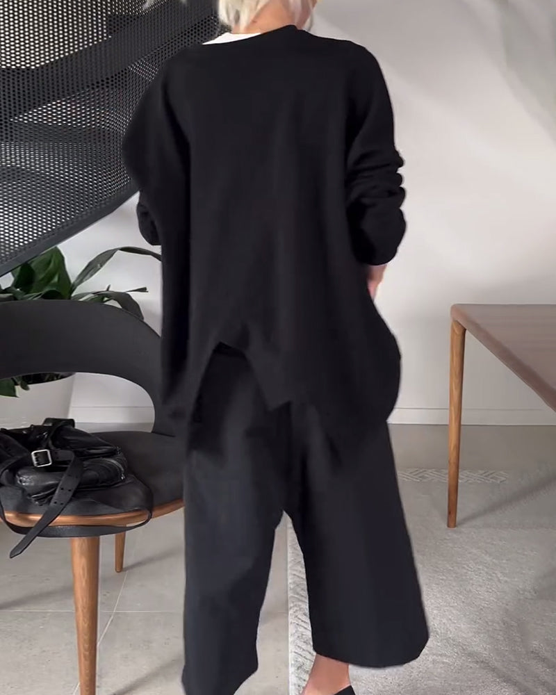 Sort sweater i løs pasform med slids