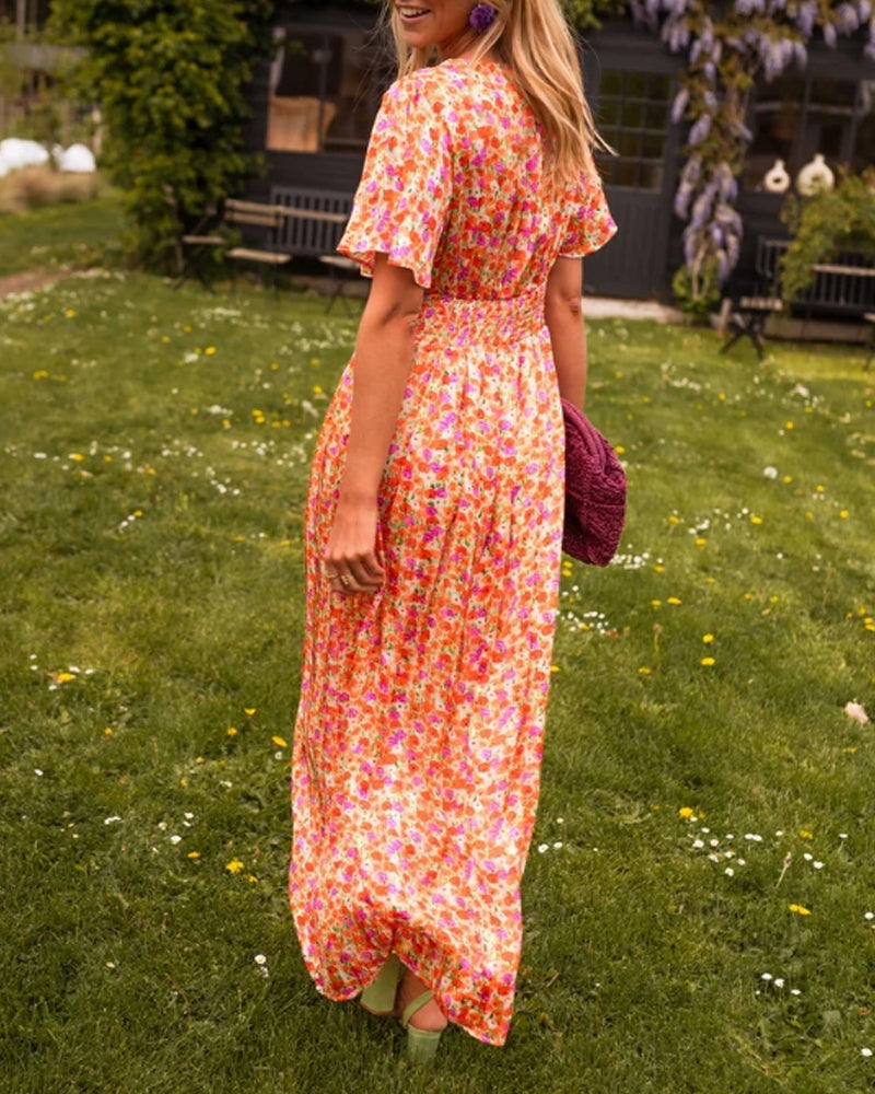 Sommerkjole med V-udskæring og blomsterprint