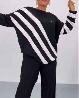 Løs sweatshirt med flagermusærmer og striber