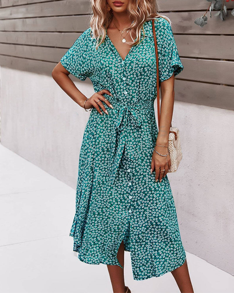 Koertærmet kjole med korte ærmer, nippet talje og blomsterprint