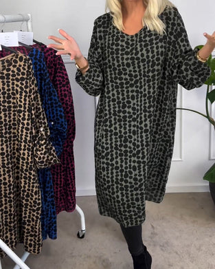 Retro prikket kjole med v-hals