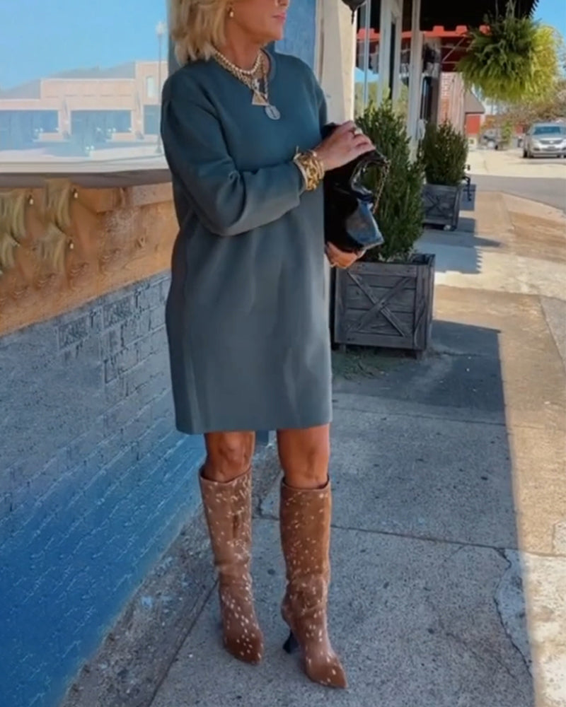 Ensfarvet kjole i løs pasform