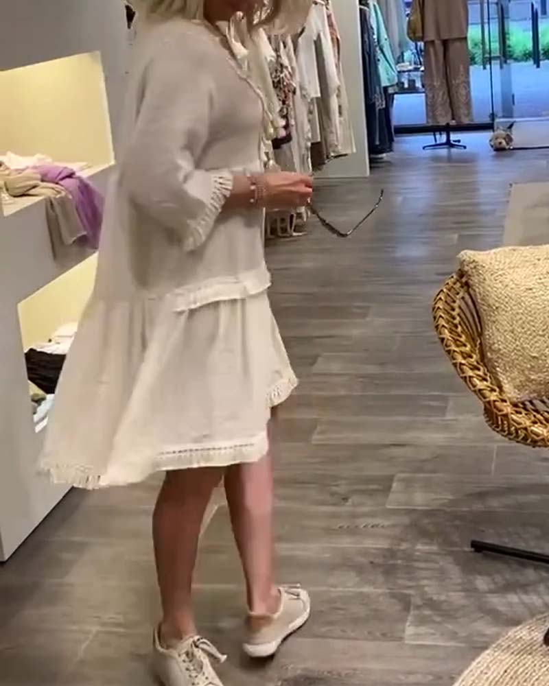 Blondekjole med frynser og flæser