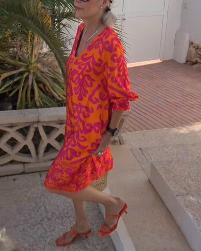 Mønstret shift-kjole med V-udskæring