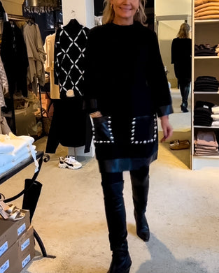 Afslappet kjole med rund hals og lommer