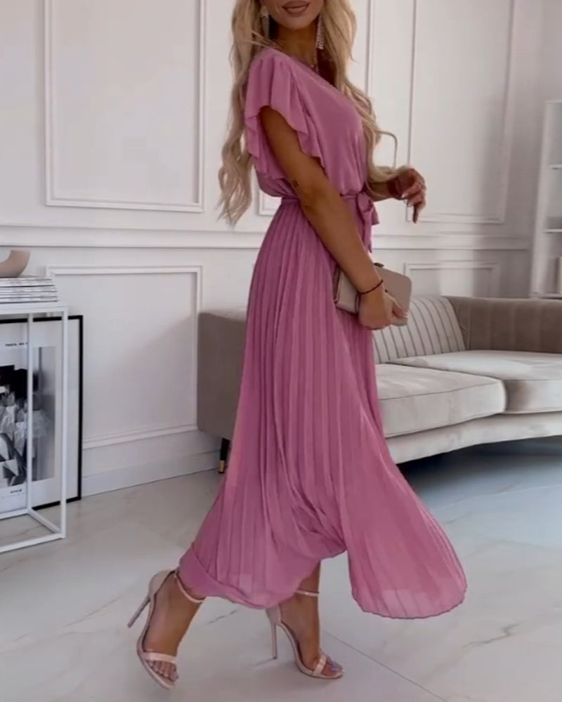 Elegant plisseret lyserød kjole med taljebinding