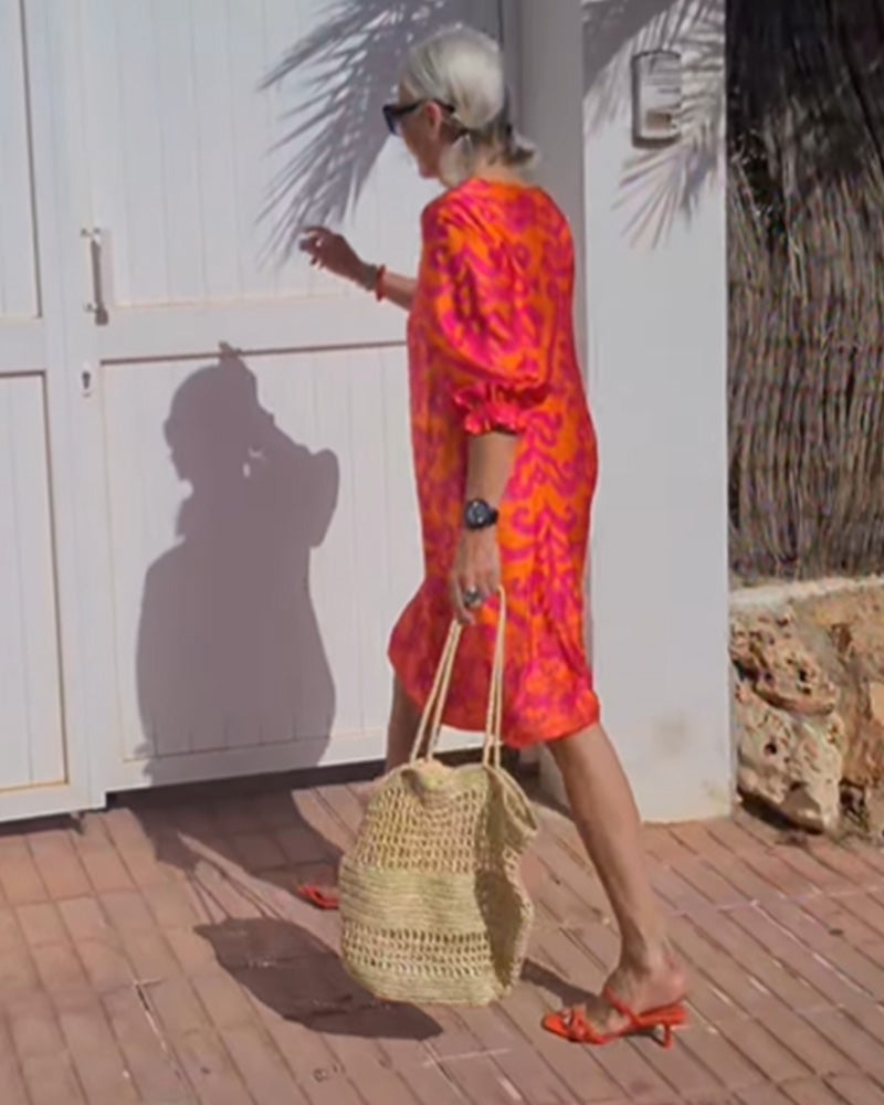 Mønstret shift-kjole med V-udskæring