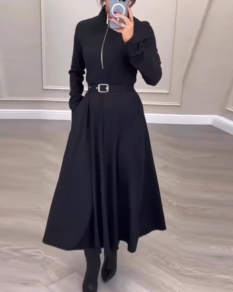 Kjole med justerbar udskæring og lynlås