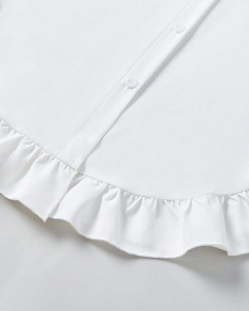 Hvid skjorte med flæser