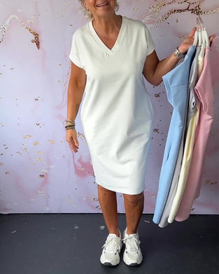 Ensfarvet kortærmet kjole med V-hals