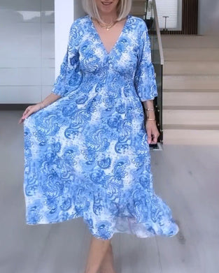 Blå kjole med V-udskæring og svaj