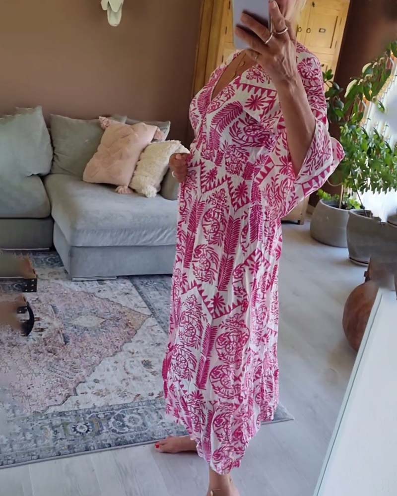 Elegantmønstret plisseret kjole med klokkeærmer