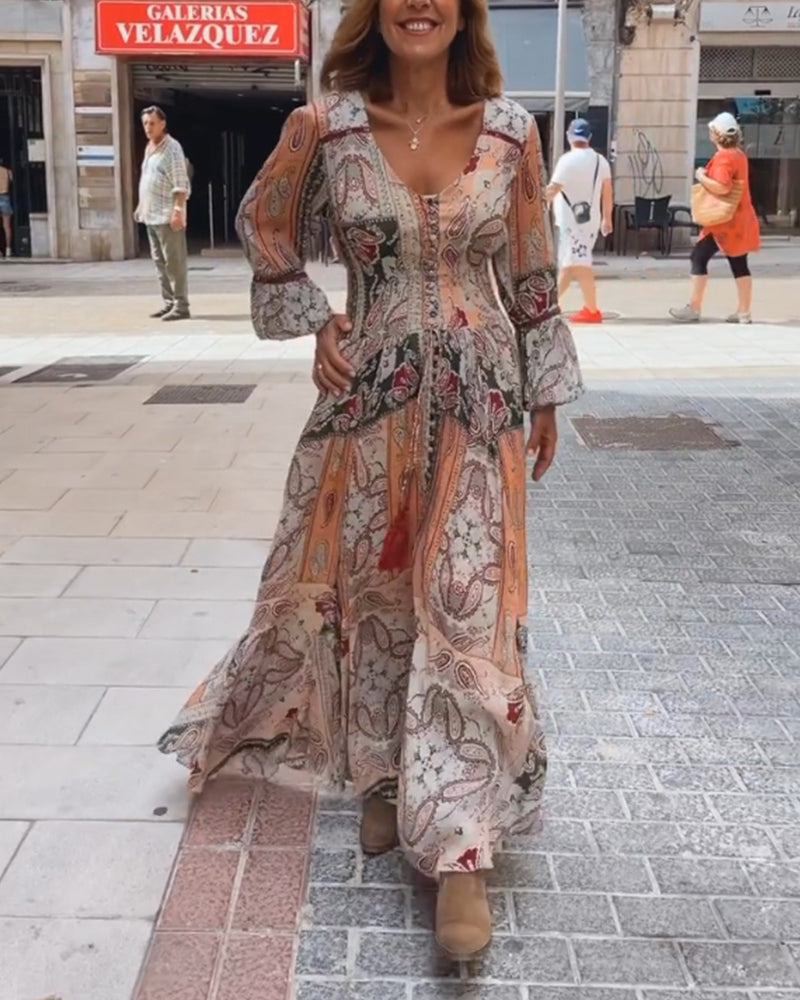 Langærmet kjole med V-udskæring og Paisley-print