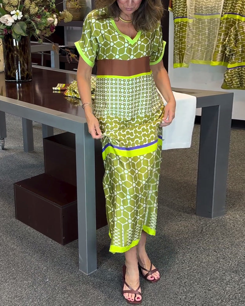 Lang kjole med V-udskæring og kontrastprint