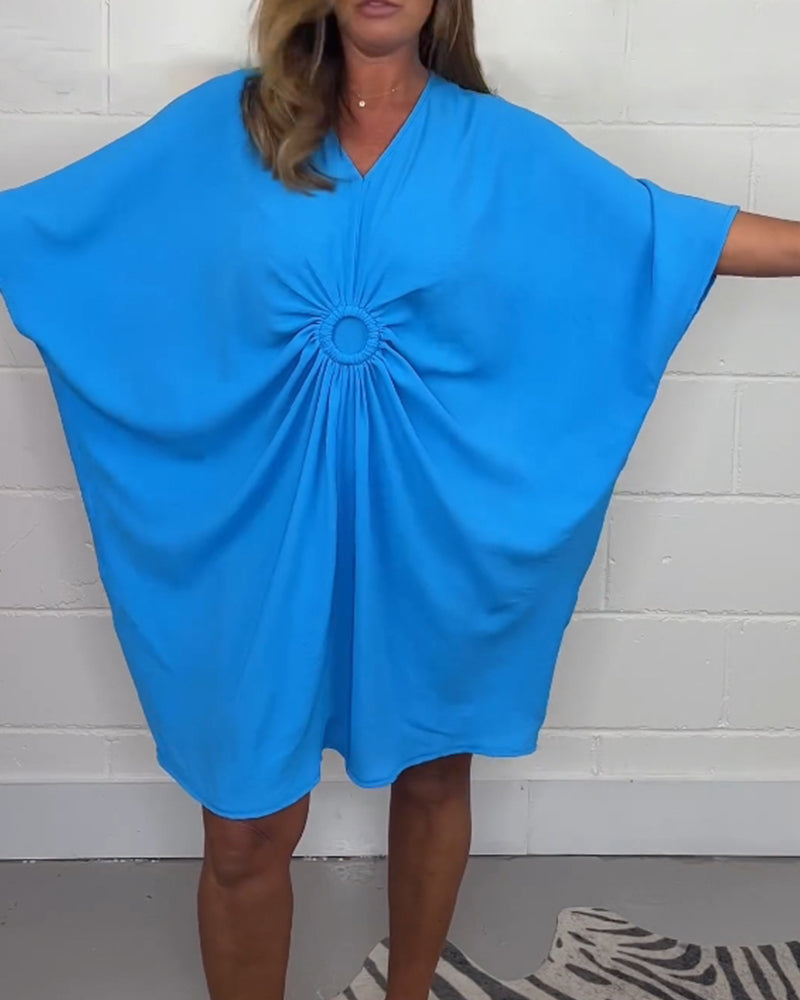 Ensfarvet V-halset kjole med flagermusærmer