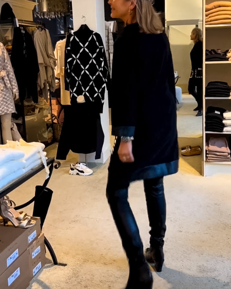 Afslappet kjole med rund hals og lommer