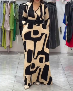 Elegant lang kjole med V-udskæring og print