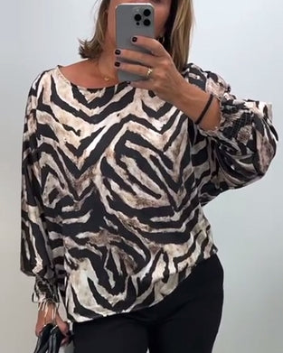 Zebrastribet bluse i afslappet pasform