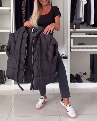 Vatteret vest med hætte og lynlås