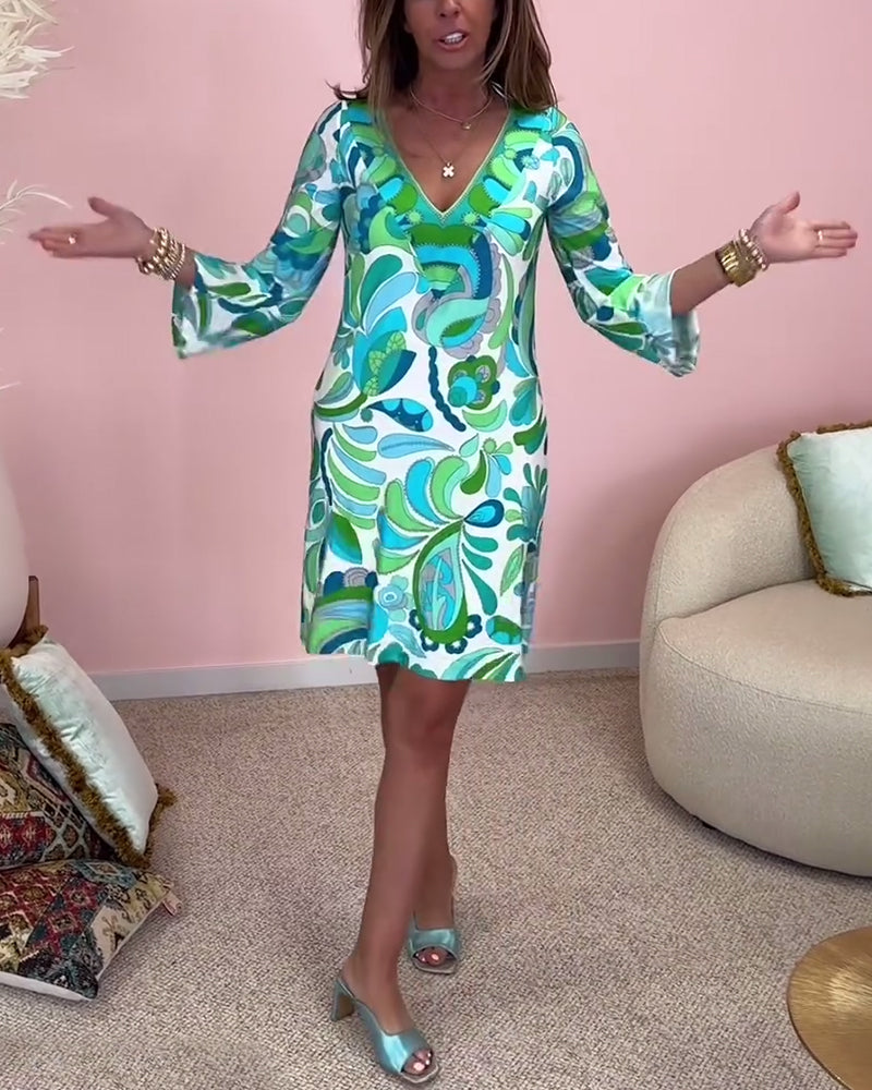 Abstraktmønstret kjole med trekvarte ærmer