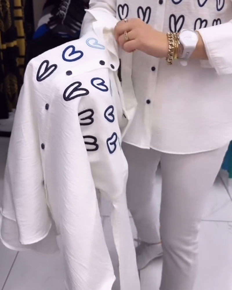 Hvid skjorte med hjerter