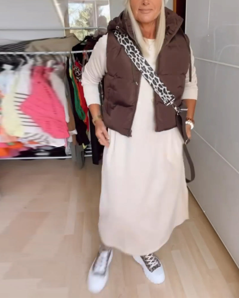 Ensfarvet vest med hætte