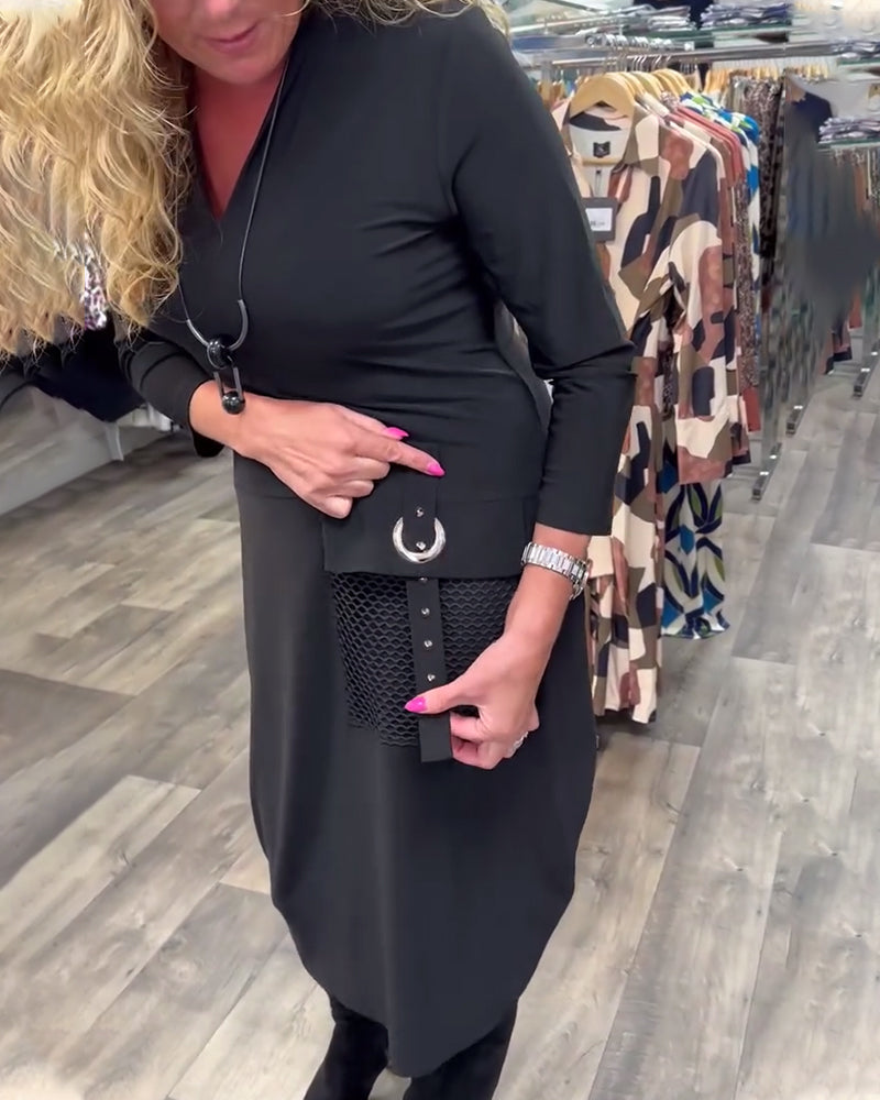 Sort kjole med V-udskæring og sidelomme