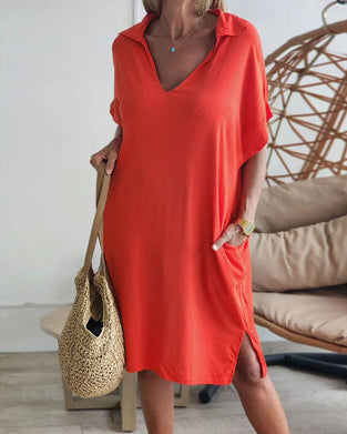 Ensfarvet kjole med lommer og skjortekrave