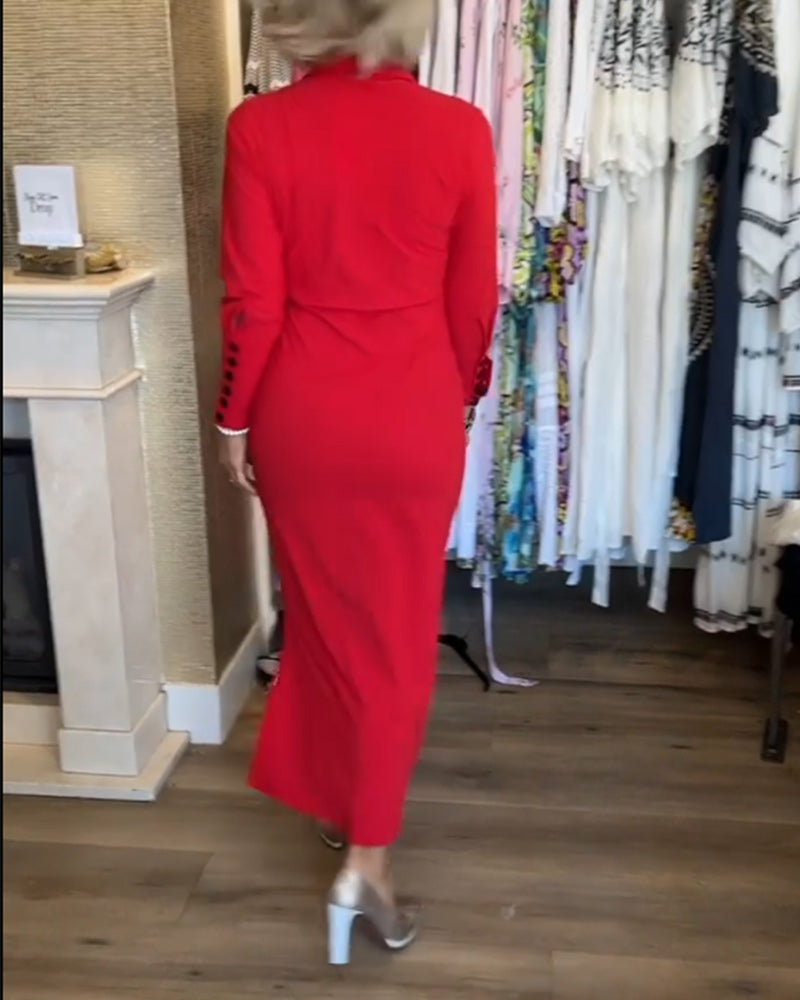 Ensfarvet elegant kjole med slids