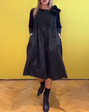 Sort kjole med rund hals